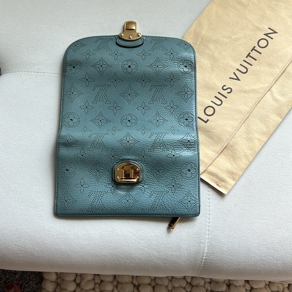 Authentic LV Mahina Amelia Wallet, EMERGENCY SALE. PRICE FIRM - Picture 8 of 17